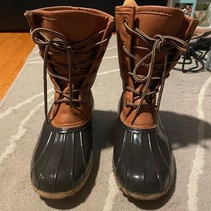 The Original Duck Boot : Arianna (size 6.5)